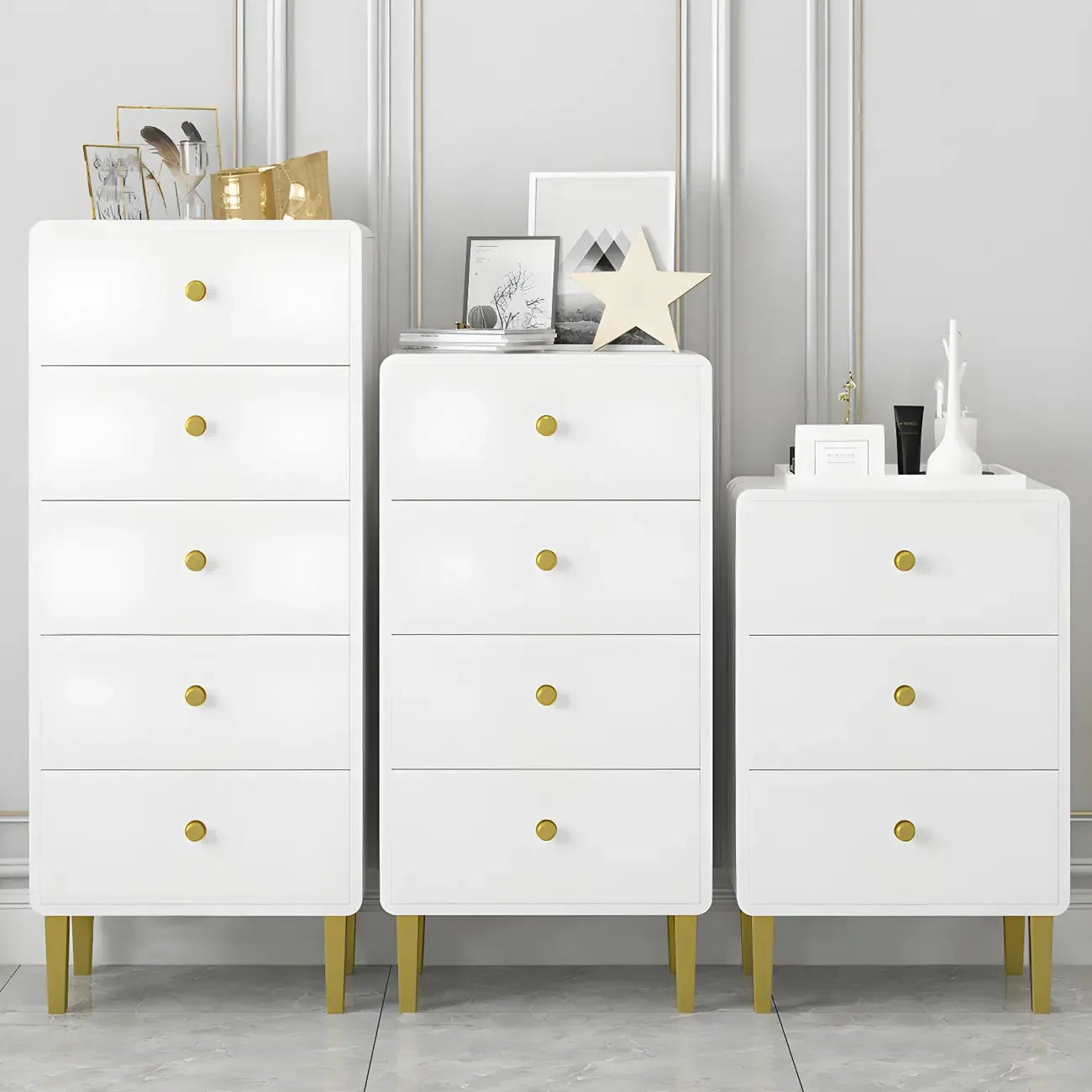 Glamour Blanc Jambes fines et dorées Torse de célibataire