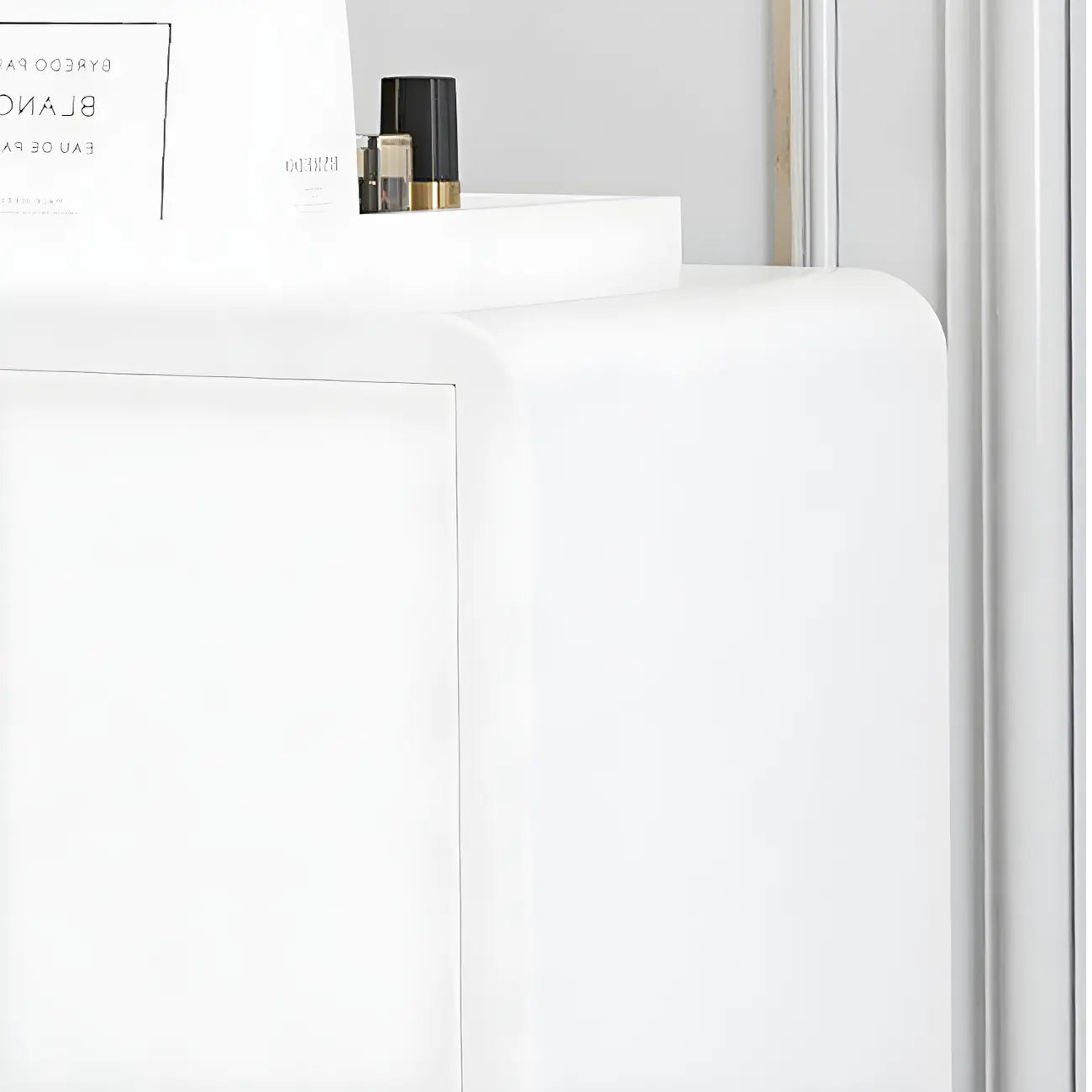 Glamour Blanc Jambes fines et dorées Torse de célibataire
