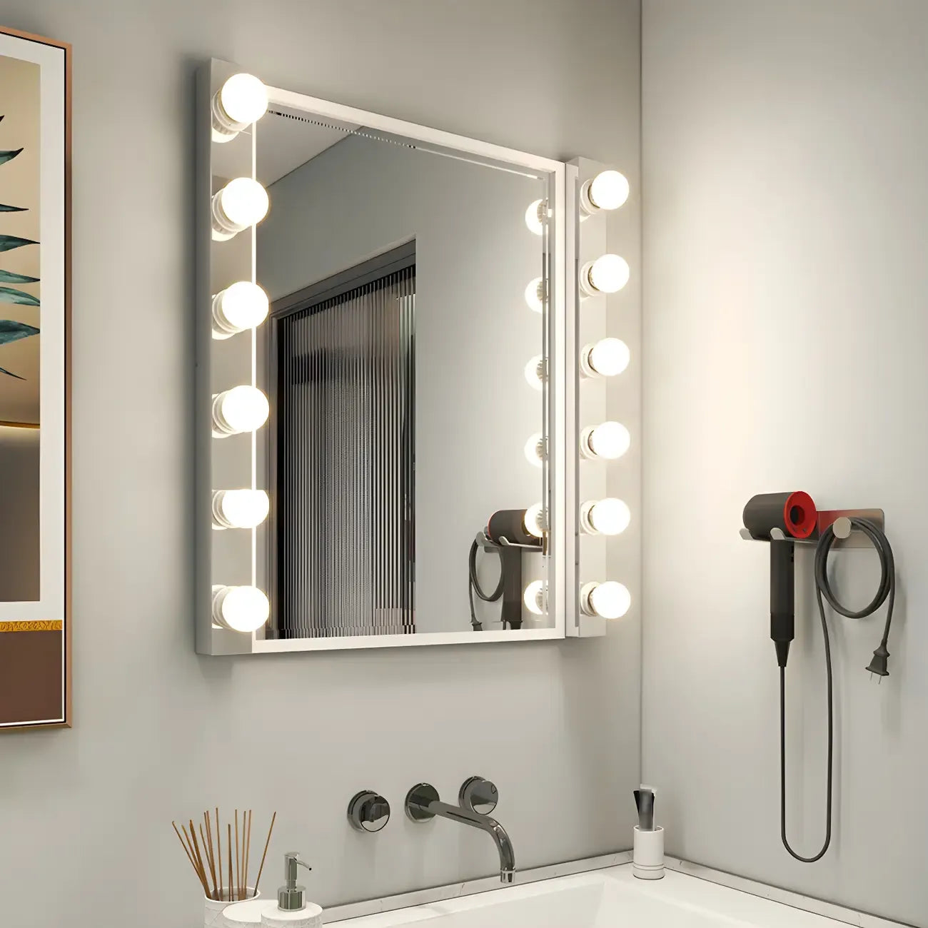 Luminaire moderne chromé à globe pour salle de bain