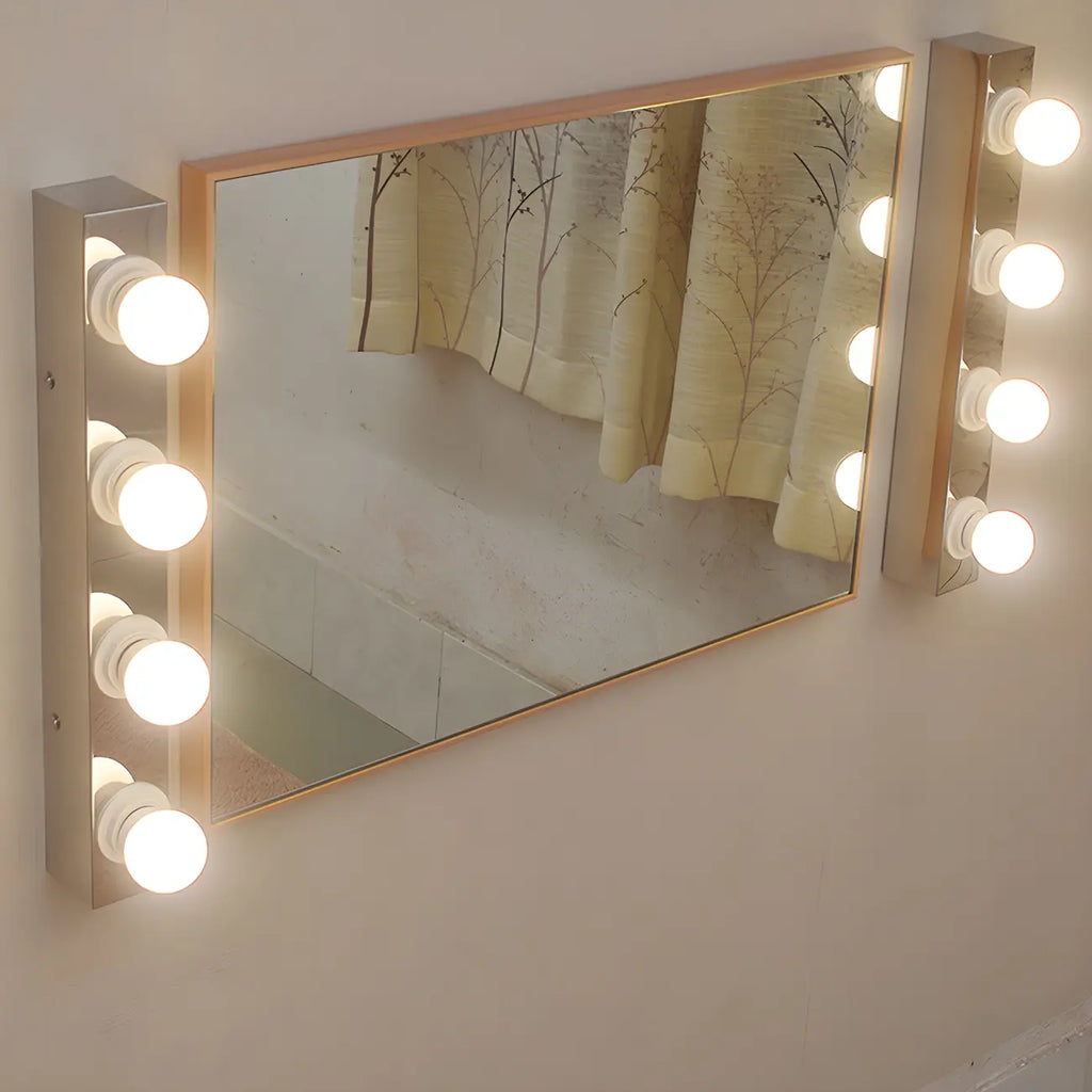 Luminaire moderne chromé à globe pour salle de bain