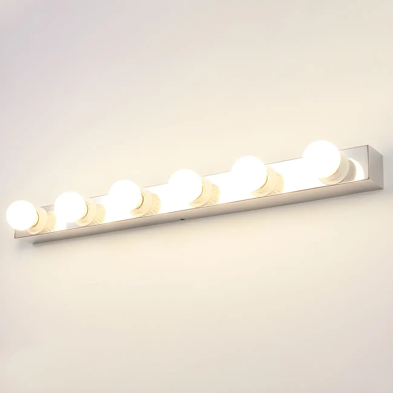 Luminaire moderne chromé à globe pour salle de bain