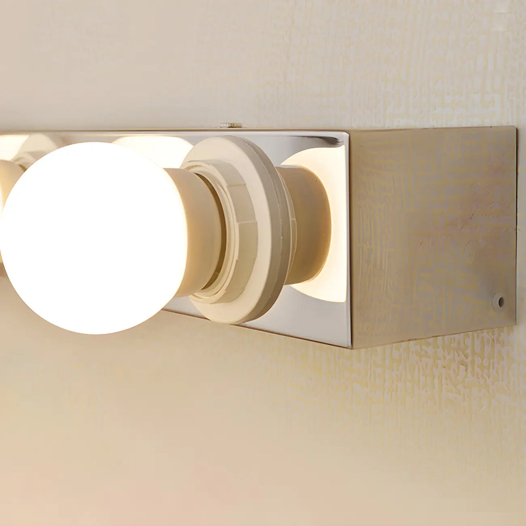 Luminaire moderne chromé à globe pour salle de bain