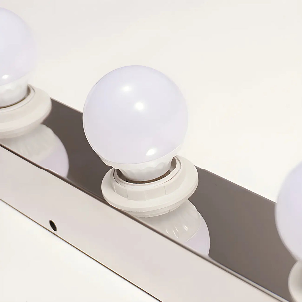 Luminaire moderne chromé à globe pour salle de bain