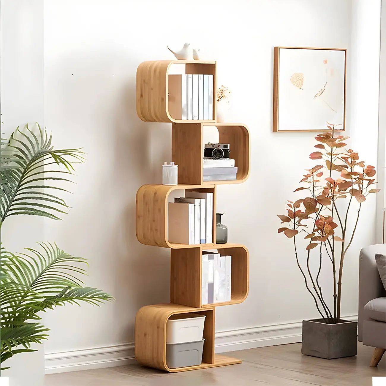 Bibliothèque verticale géométrique en bois de bambou finition naturelle