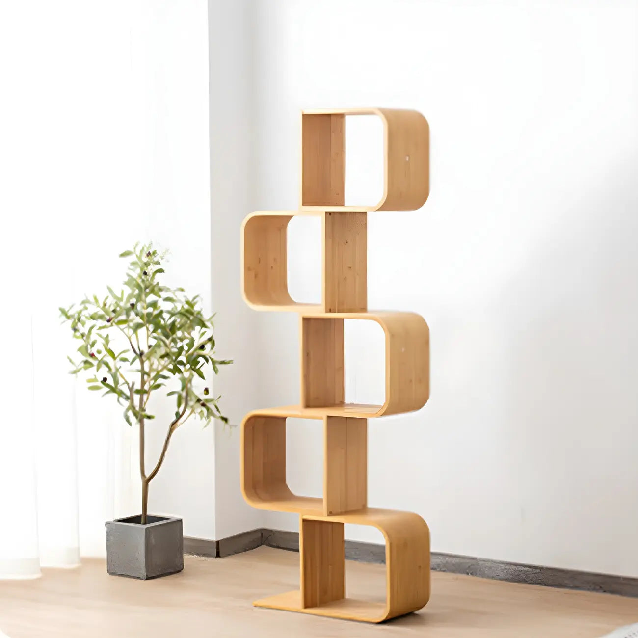 Bibliothèque verticale géométrique en bois de bambou finition naturelle