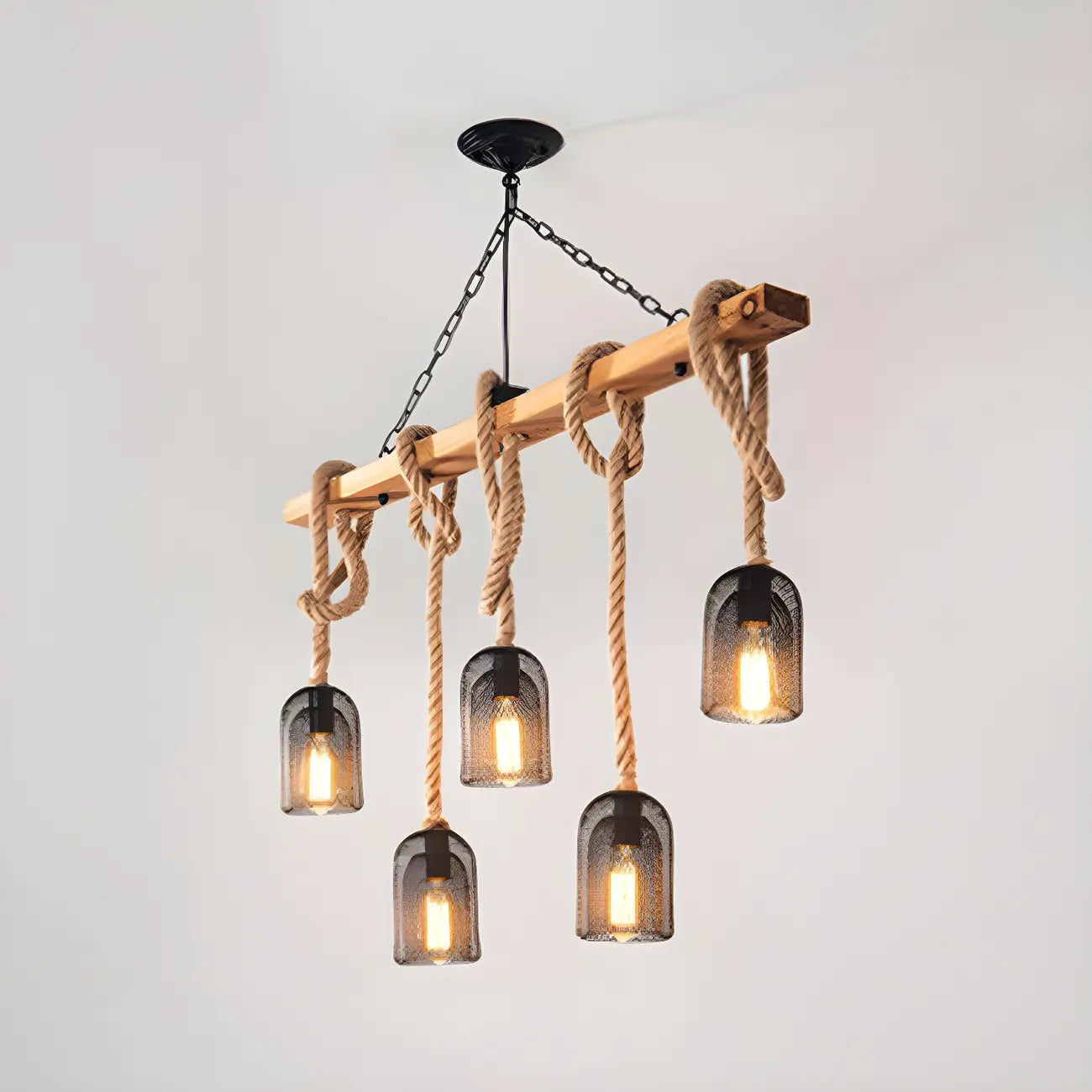 Suspension industrielle à 8 lumières en forme de bouteille de fer avec décoration en corde