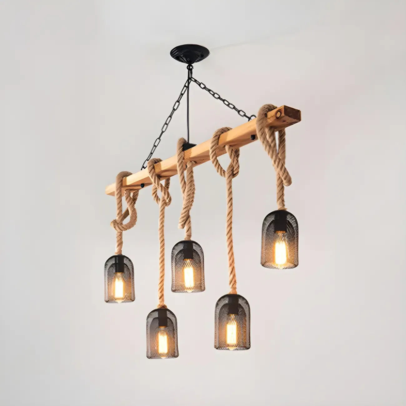 Suspension industrielle à 8 lumières en forme de bouteille de fer avec décoration en corde