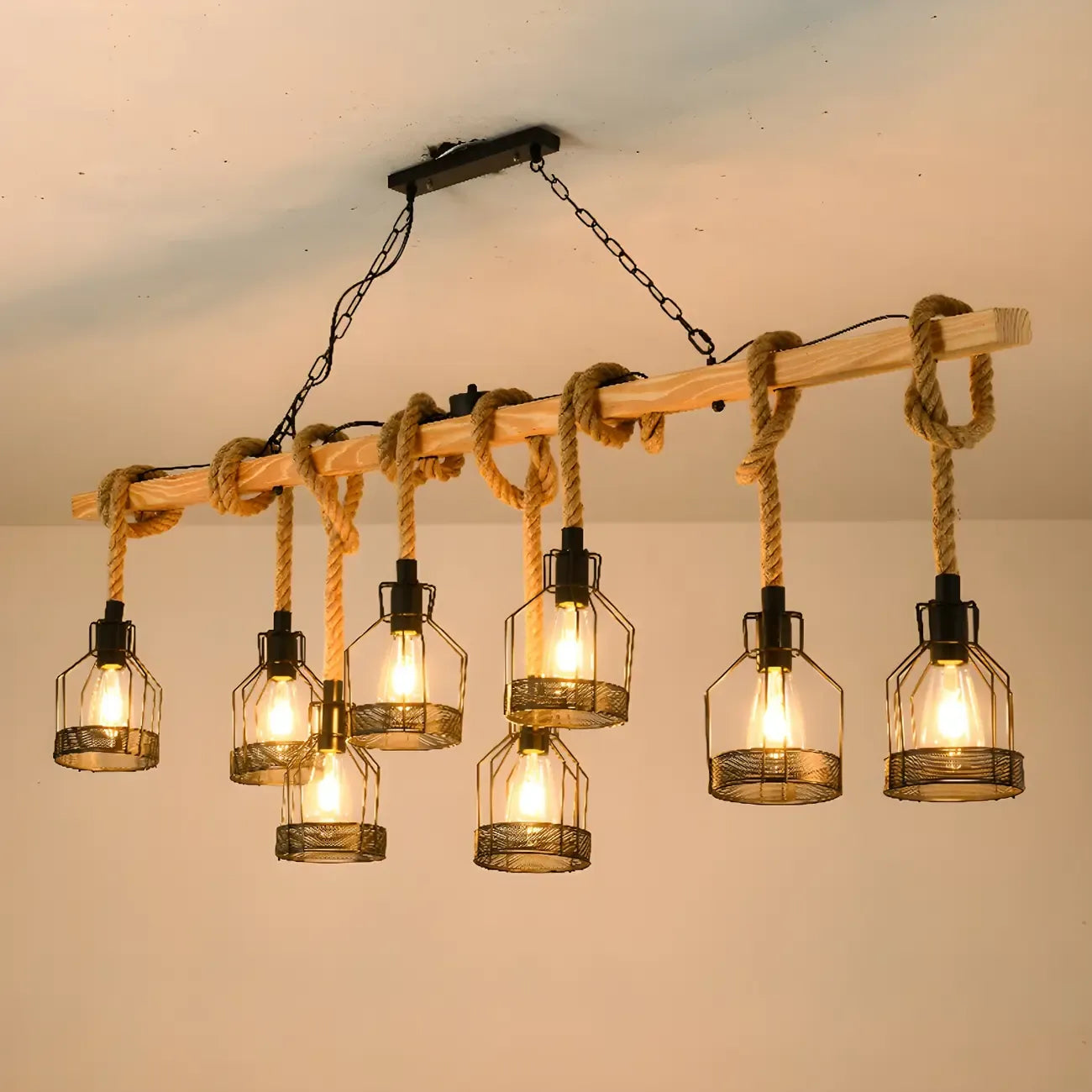 Suspension industrielle à 8 lumières en forme de bouteille de fer avec décoration en corde