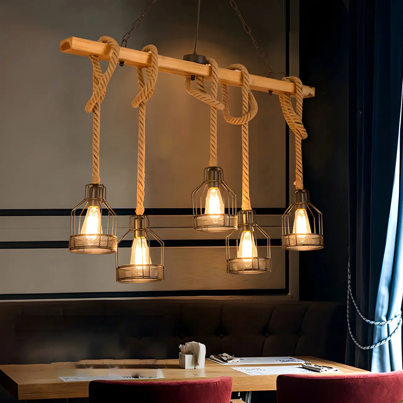 Suspension industrielle à 8 lumières en forme de bouteille de fer avec décoration en corde