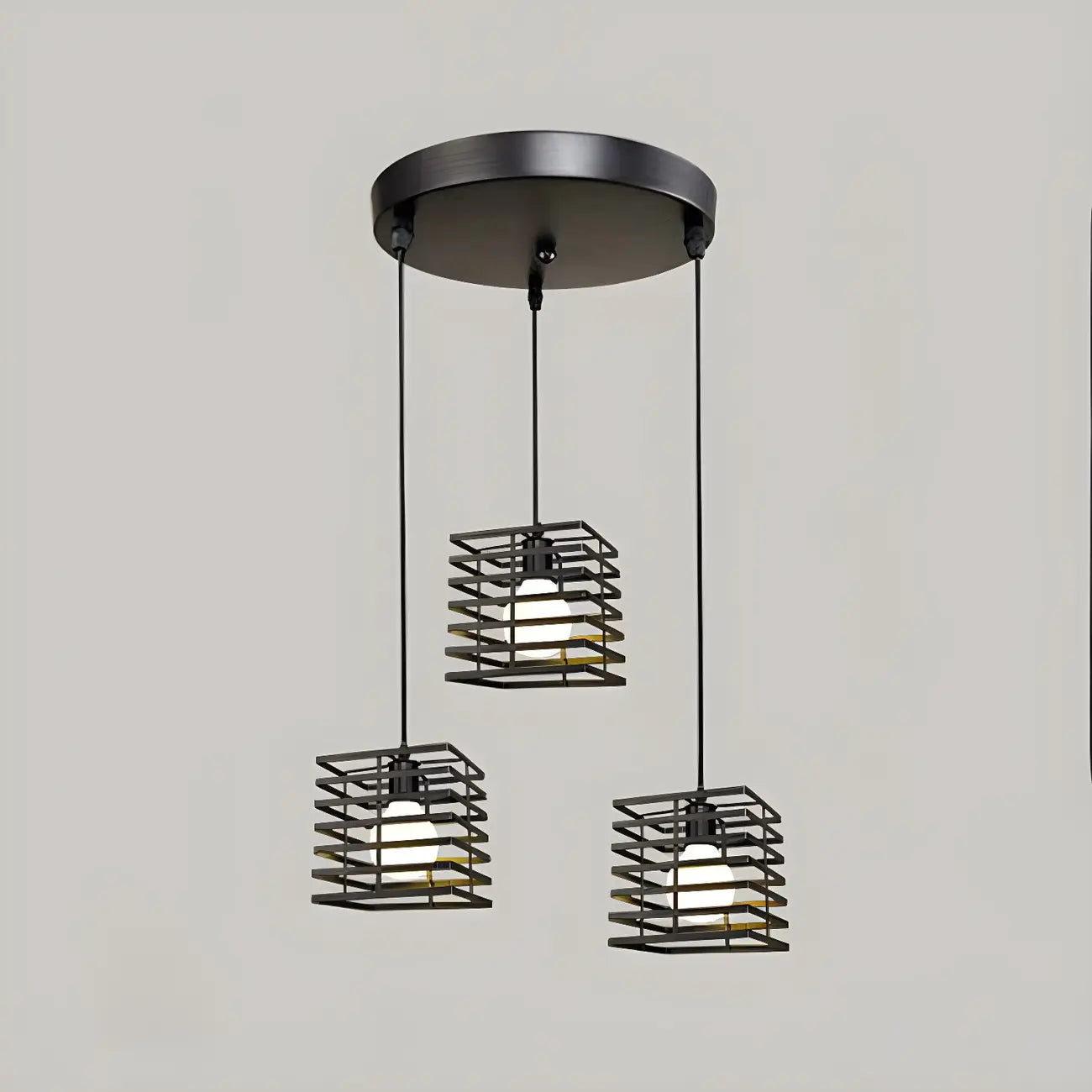 Suspension lanterne industrielle noire à 3 lumières