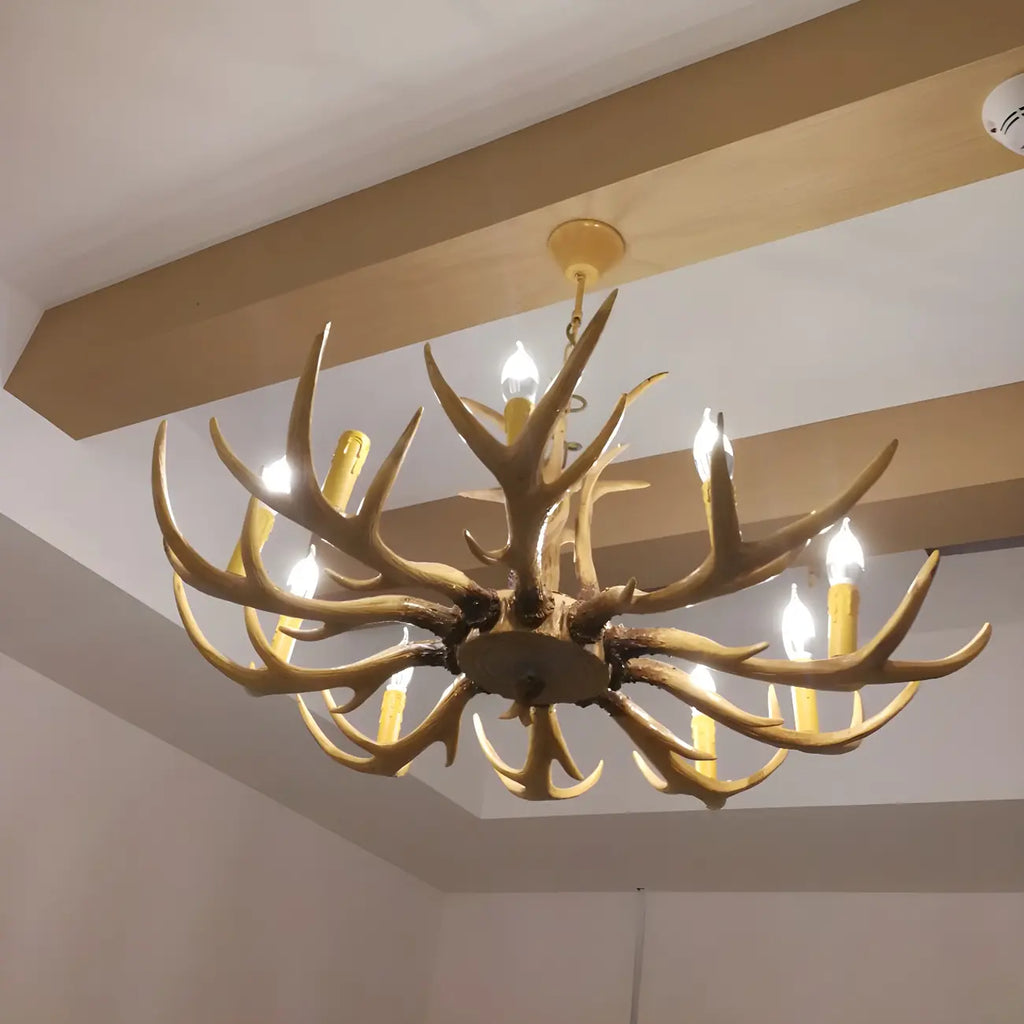 Lustre rustique en résine dorée en forme de bois de cerf