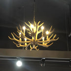 Lustre rustique en résine dorée en forme de bois de cerf