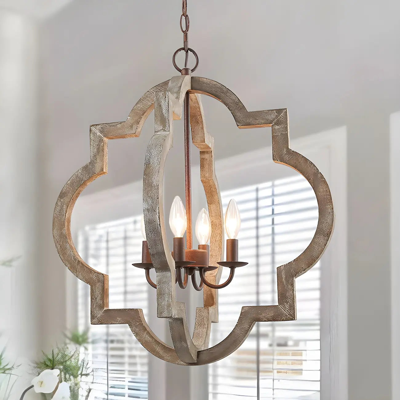 Lustre candélabre classique traditionnel en bois à quatre lobes
