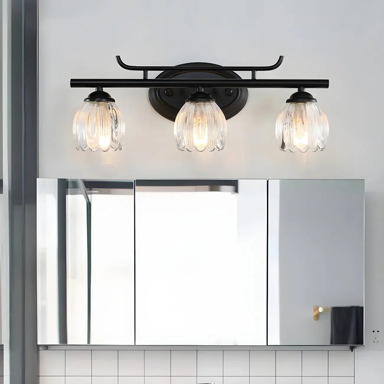 Applique murale moderne en métal noir et verre à motif floral pour salle de bain