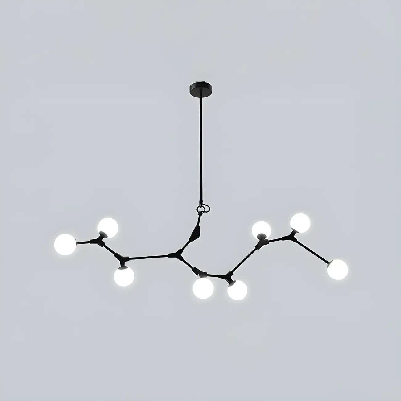 Lustre moderne à 8 lumières avec globe et branches noires, style îlot.