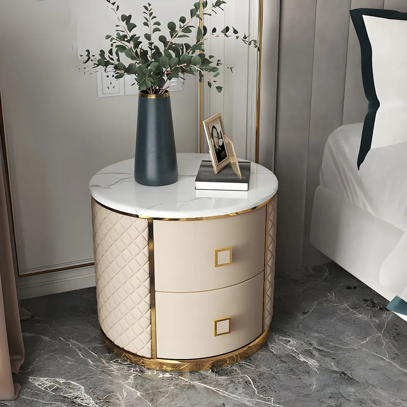 Table de chevet ronde glamour en cuir avec plateau en marbre et 2 tiroirs