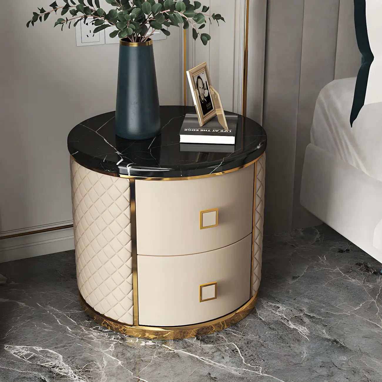Table de chevet ronde glamour en cuir avec plateau en marbre et 2 tiroirs