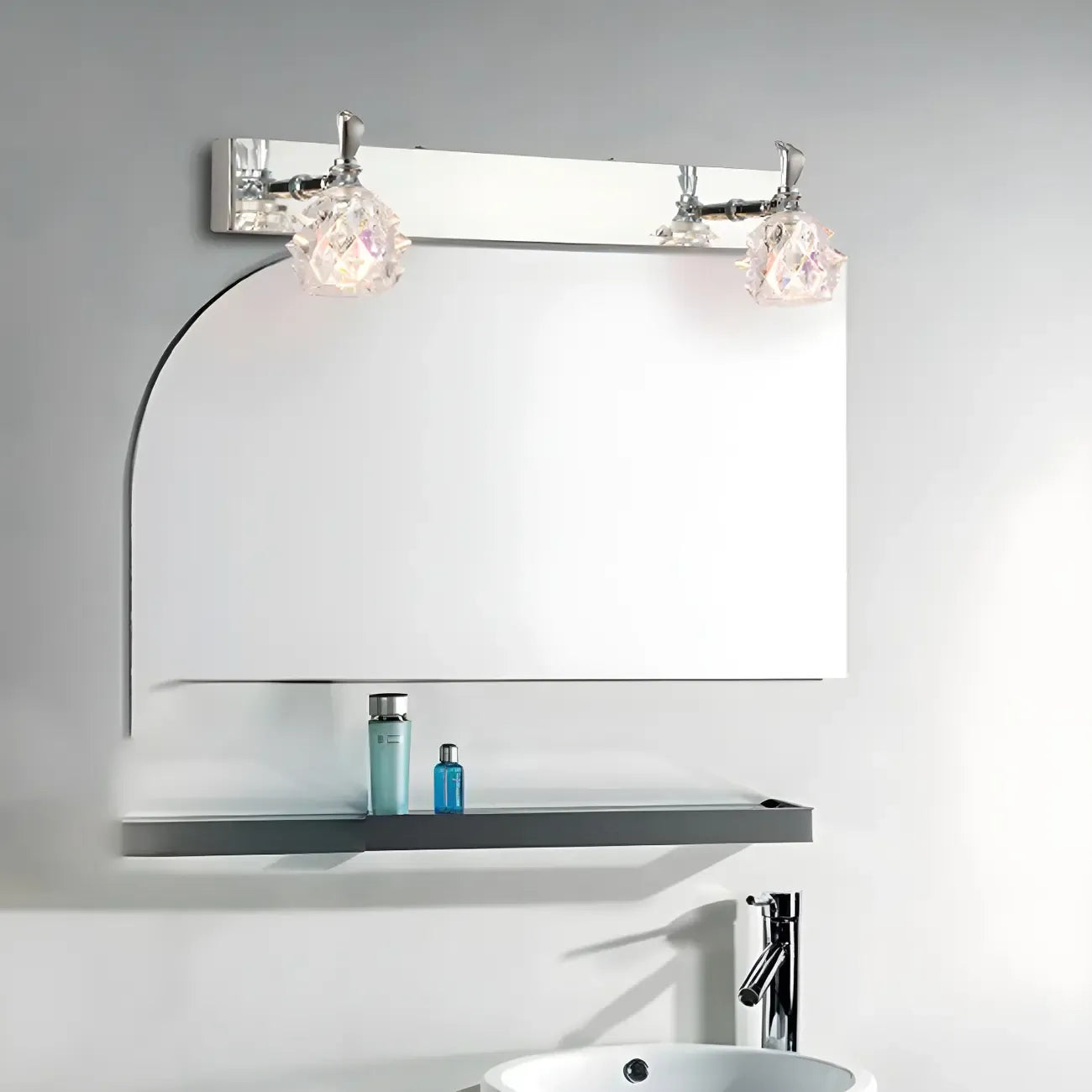 Applique murale classique chromée avec abat-jour en verre et miroir réglable pour salle de bain