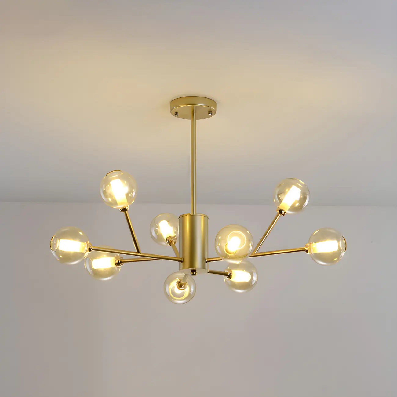 Lustre Sputnik moderne en métal doré et globe en verre