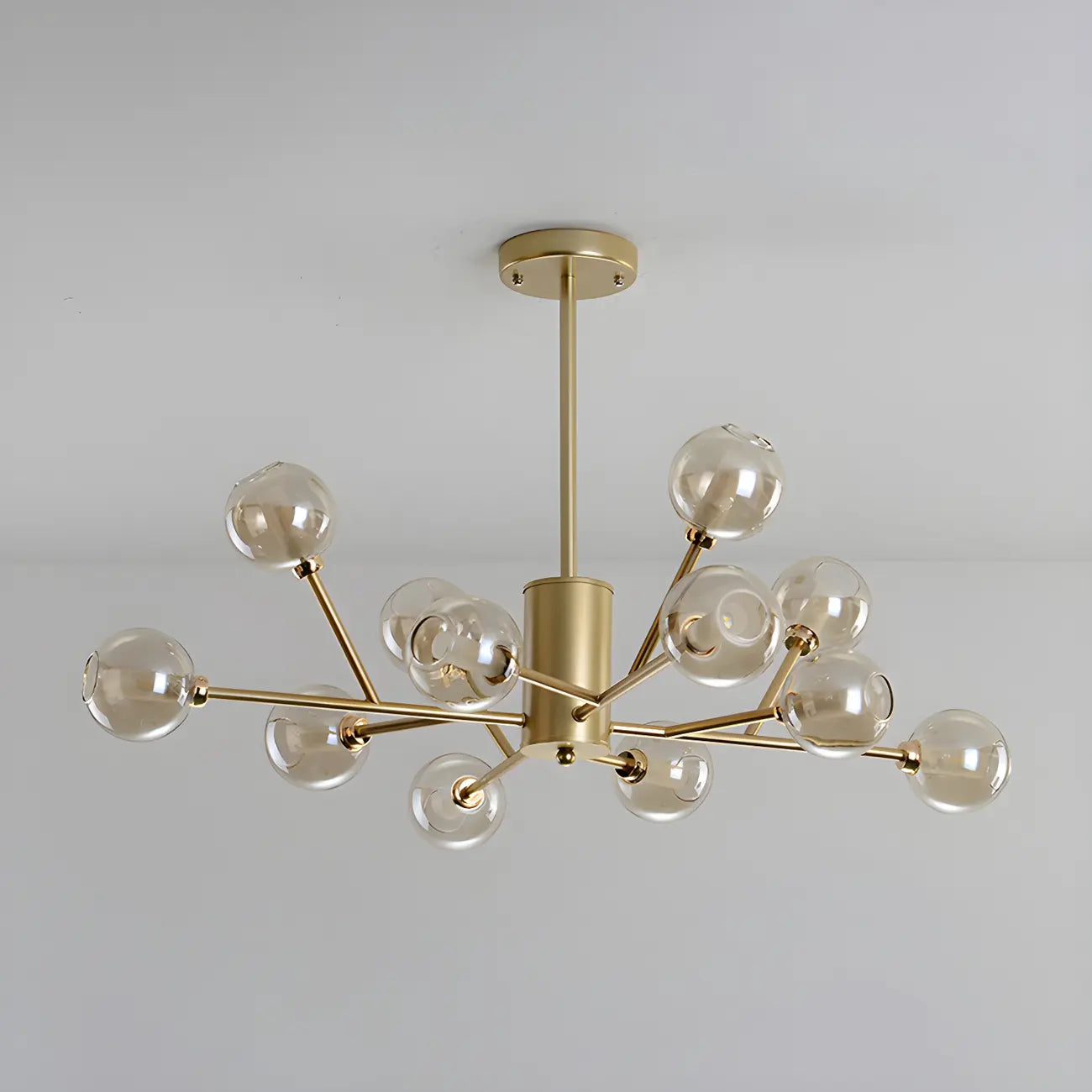 Lustre Sputnik moderne en métal doré et globe en verre