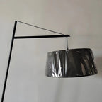 Lampadaire nordique en fer noir avec abat-jour en tissu