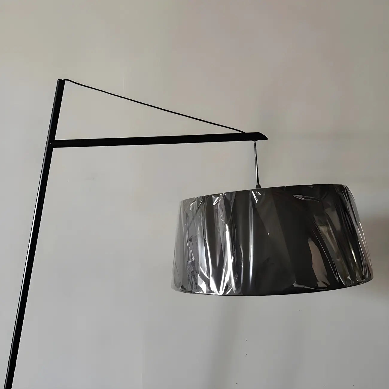 Lampadaire nordique en fer noir avec abat-jour en tissu