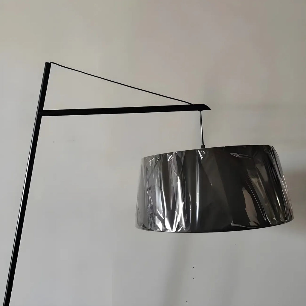 Lampadaire nordique en fer noir avec abat-jour en tissu