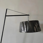 Lampadaire nordique en fer noir avec abat-jour en tissu
