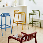 Tabouret de bar minimaliste en plastique pour intérieur et extérieur