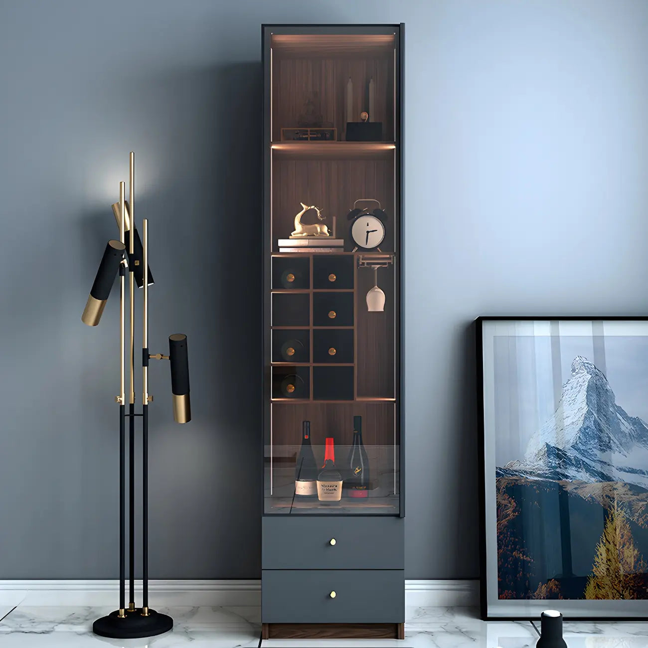 Credenza da esposizione in legno con ante in vetro ambrato e portabottiglie