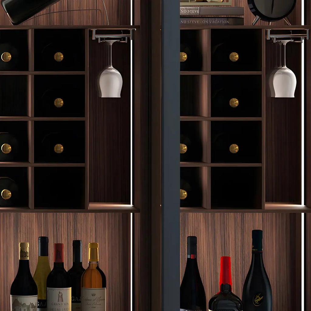 Credenza da esposizione in legno con ante in vetro ambrato e portabottiglie