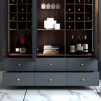 Credenza da esposizione in legno con ante in vetro ambrato e portabottiglie
