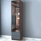 Credenza da esposizione in legno con ante in vetro ambrato e portabottiglie