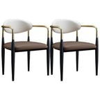 Chaise de salle à manger avec pieds en métal courbés et accoudoirs en similicuir.