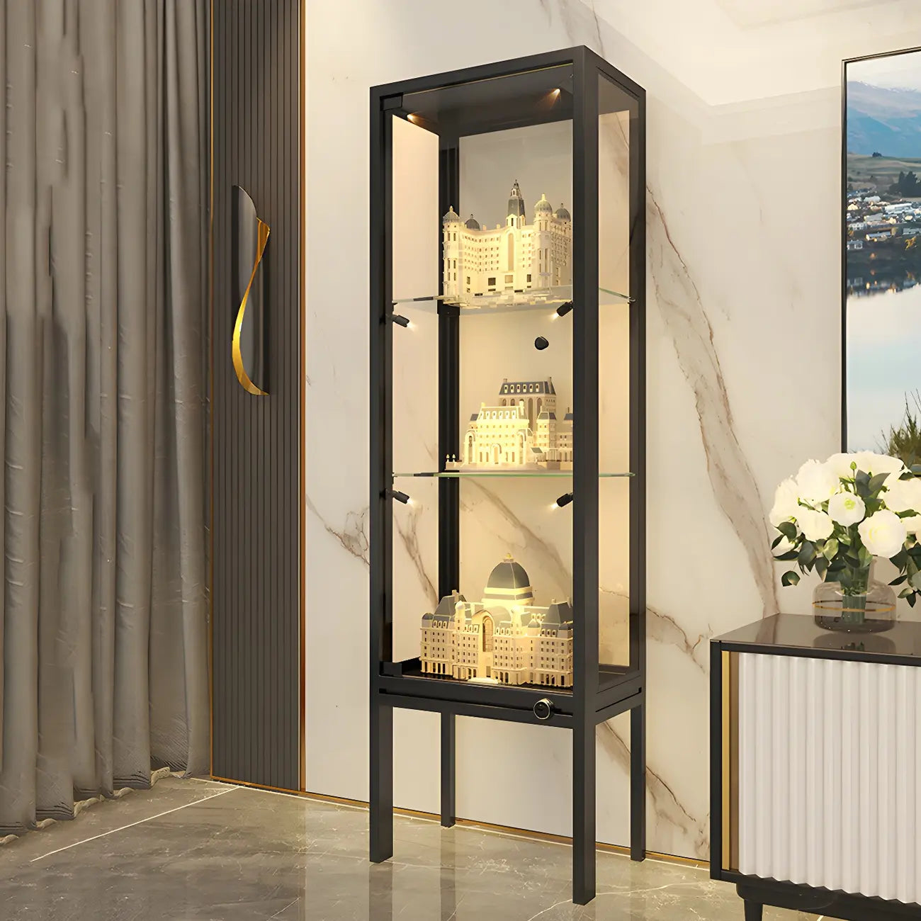 Vitrine avec étagère en verre transparent et cadre en métal noir
