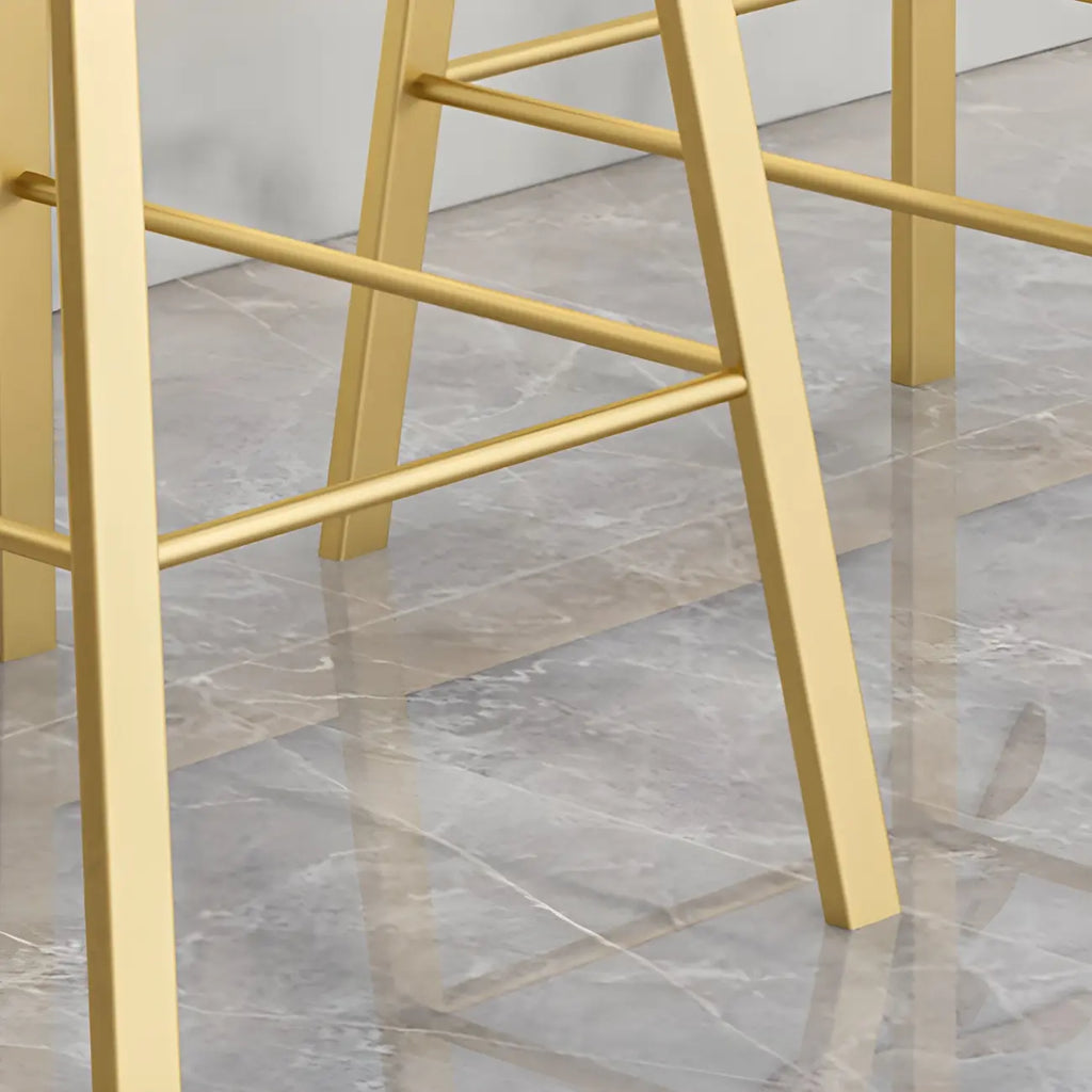 Tabouret de bar ergonomique au design élégant et contemporain en métal noir