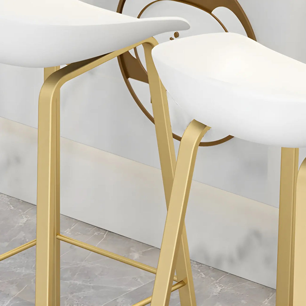 Tabouret de bar ergonomique au design élégant et contemporain en métal noir