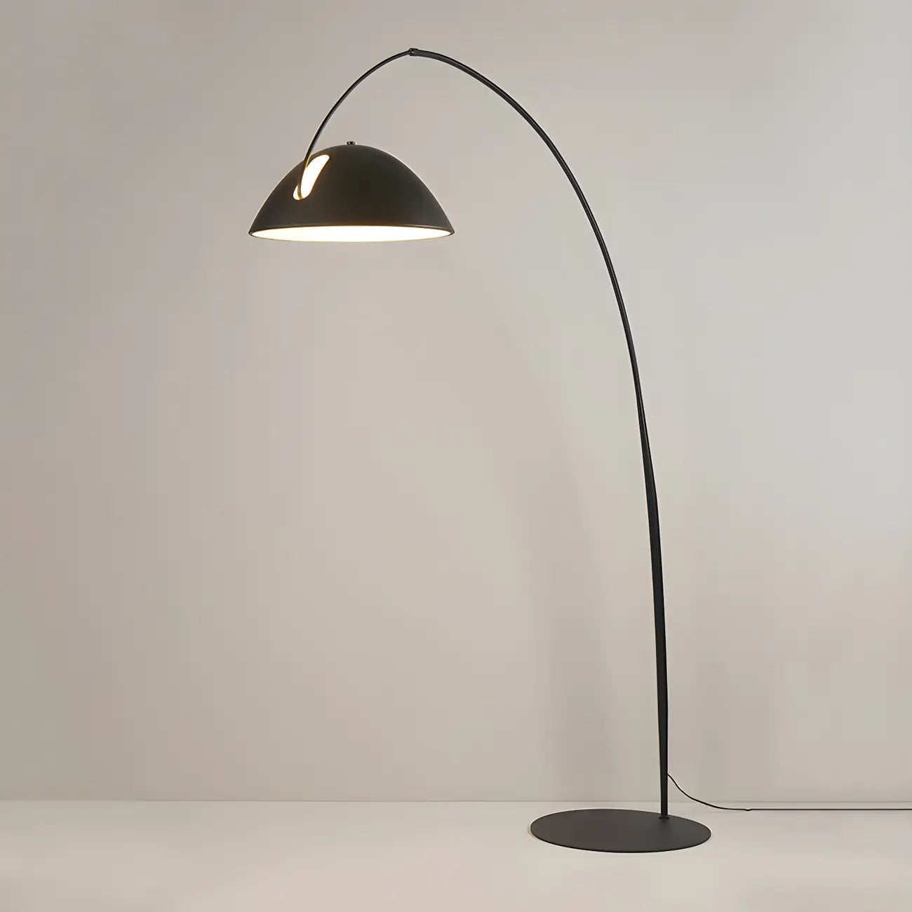 Lampadaire conique en métal noir en forme de ligne de pêche