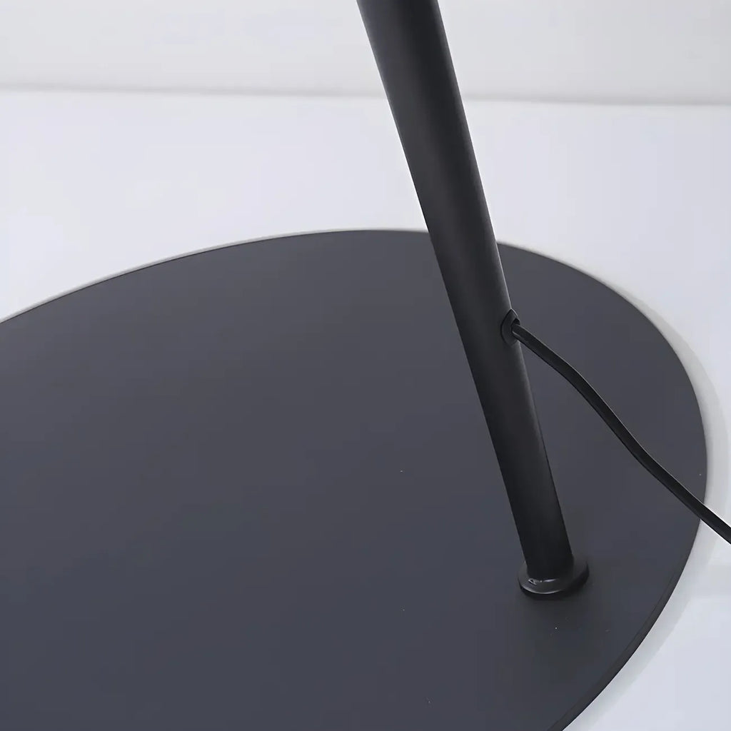 Lampadaire conique en métal noir en forme de ligne de pêche