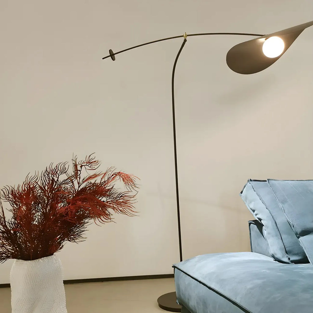 Lampadaire arqué en métal noir artistique de 73 pouces avec bras oscillant