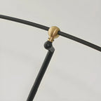 Lampadaire arqué en métal noir artistique de 73 pouces avec bras oscillant