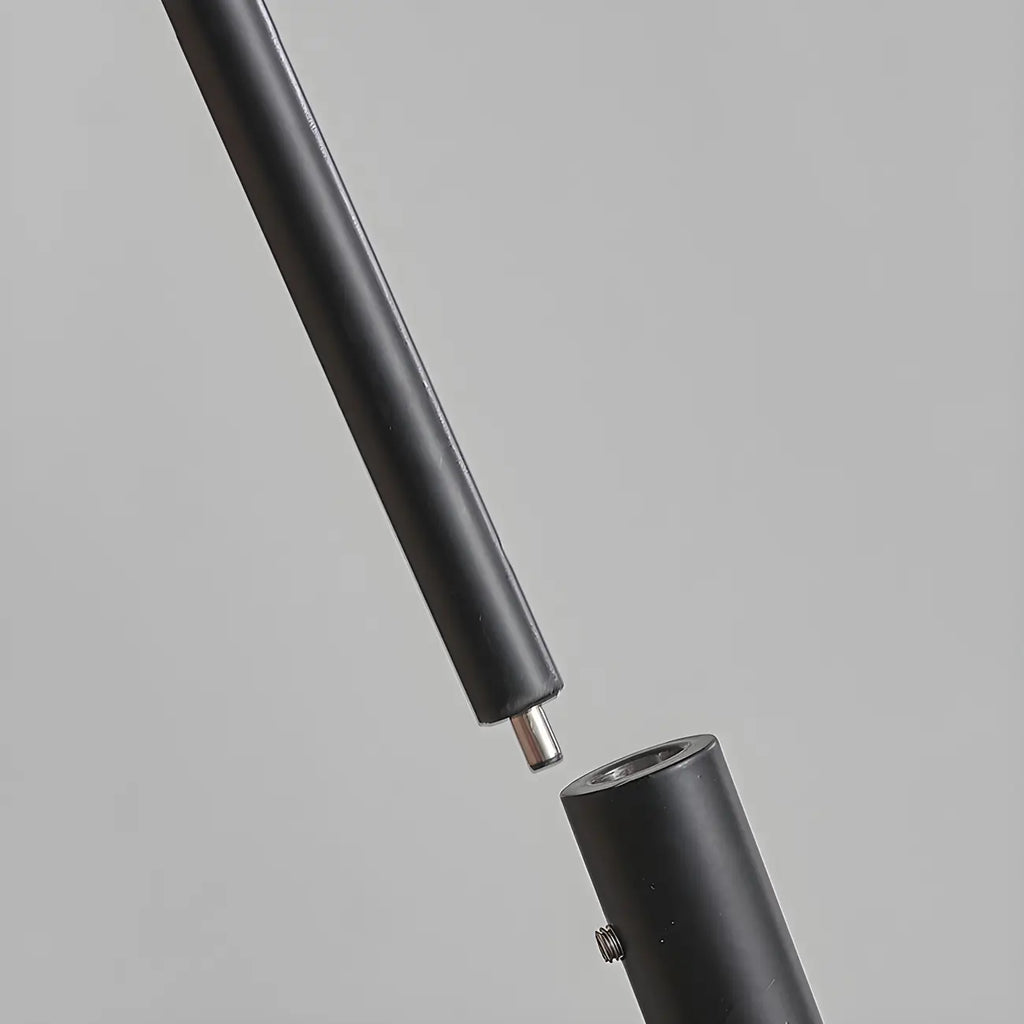 Lampadaire arqué en métal noir artistique de 73 pouces avec bras oscillant