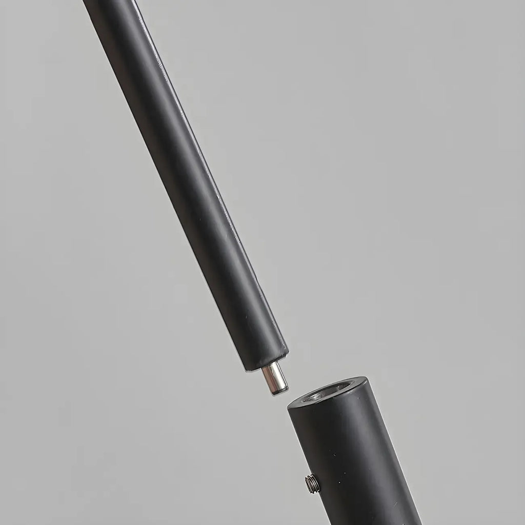 Lampadaire arqué en métal noir artistique de 73 pouces avec bras oscillant
