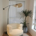 Lampadaire arqué en métal noir artistique de 73 pouces avec bras oscillant