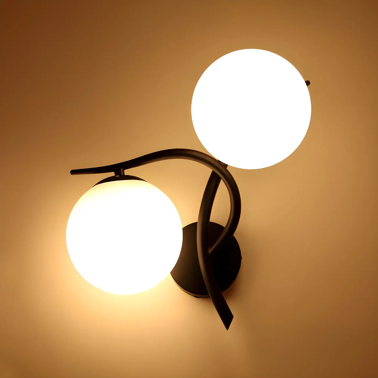 Applique murale double en verre torsadé doré moderne avec globe lumineux