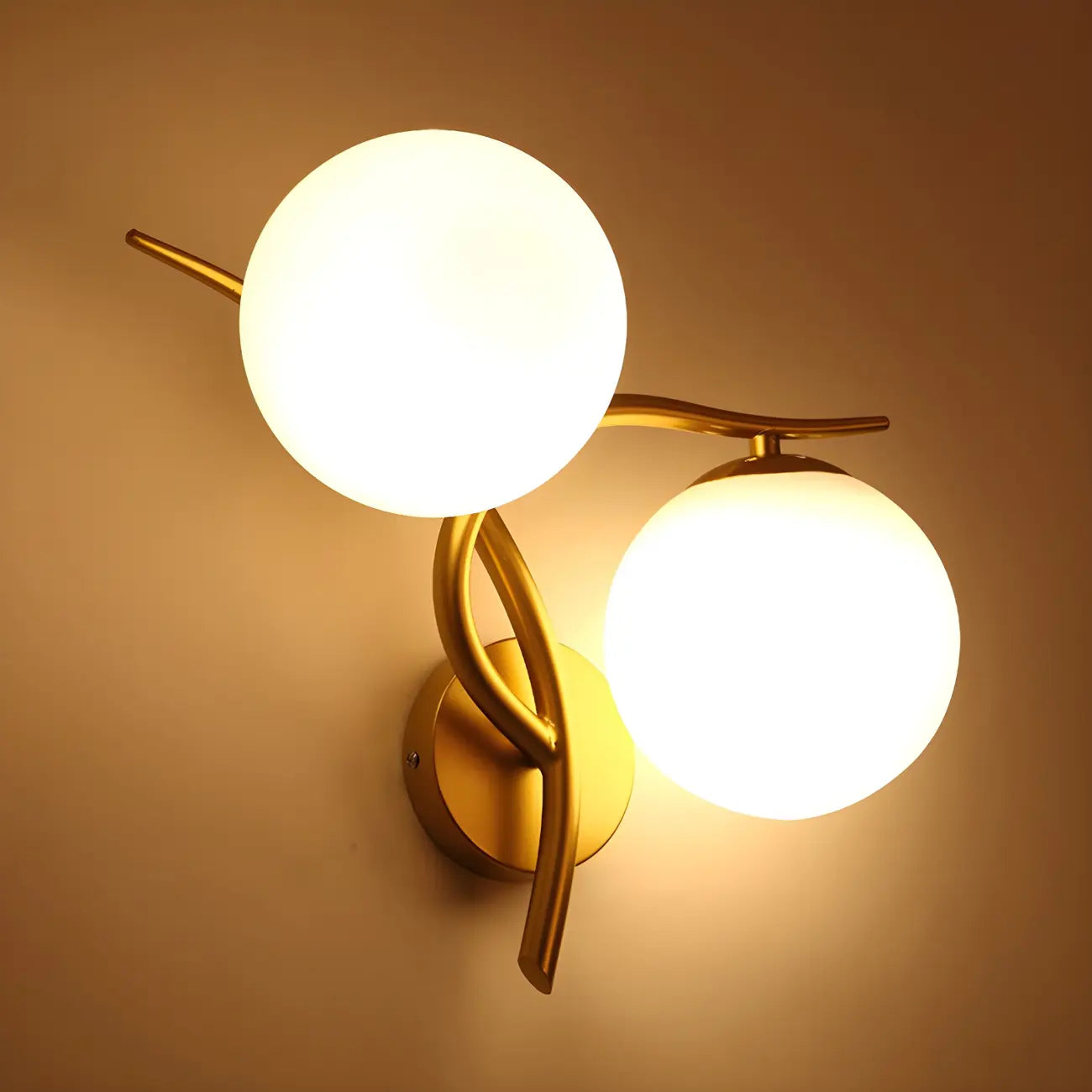 Applique murale double en verre torsadé doré moderne avec globe lumineux