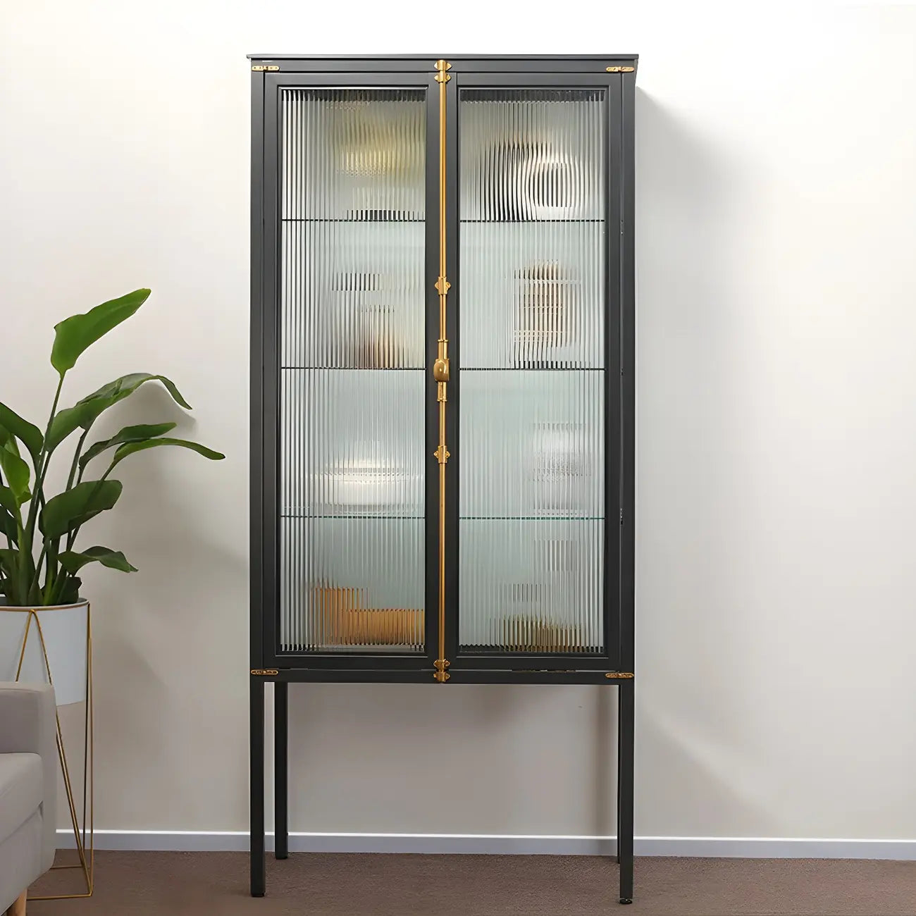 Vitrine élégante à cadre en métal noir et verre