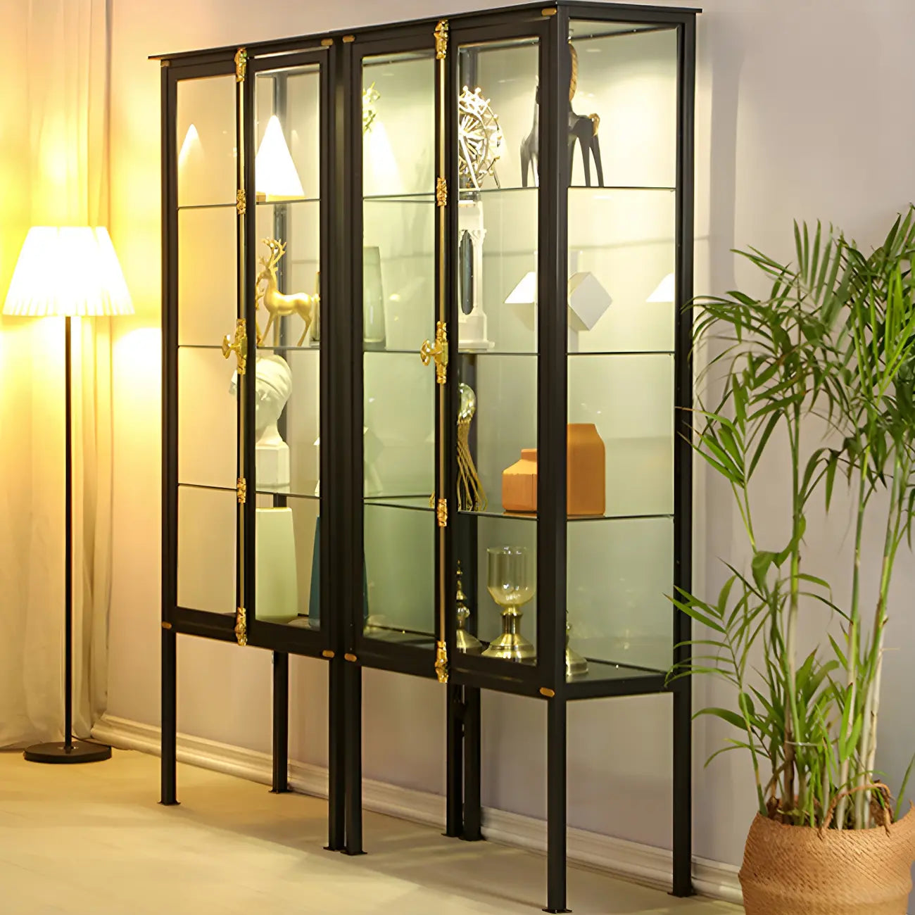 Vitrine élégante à cadre en métal noir et verre