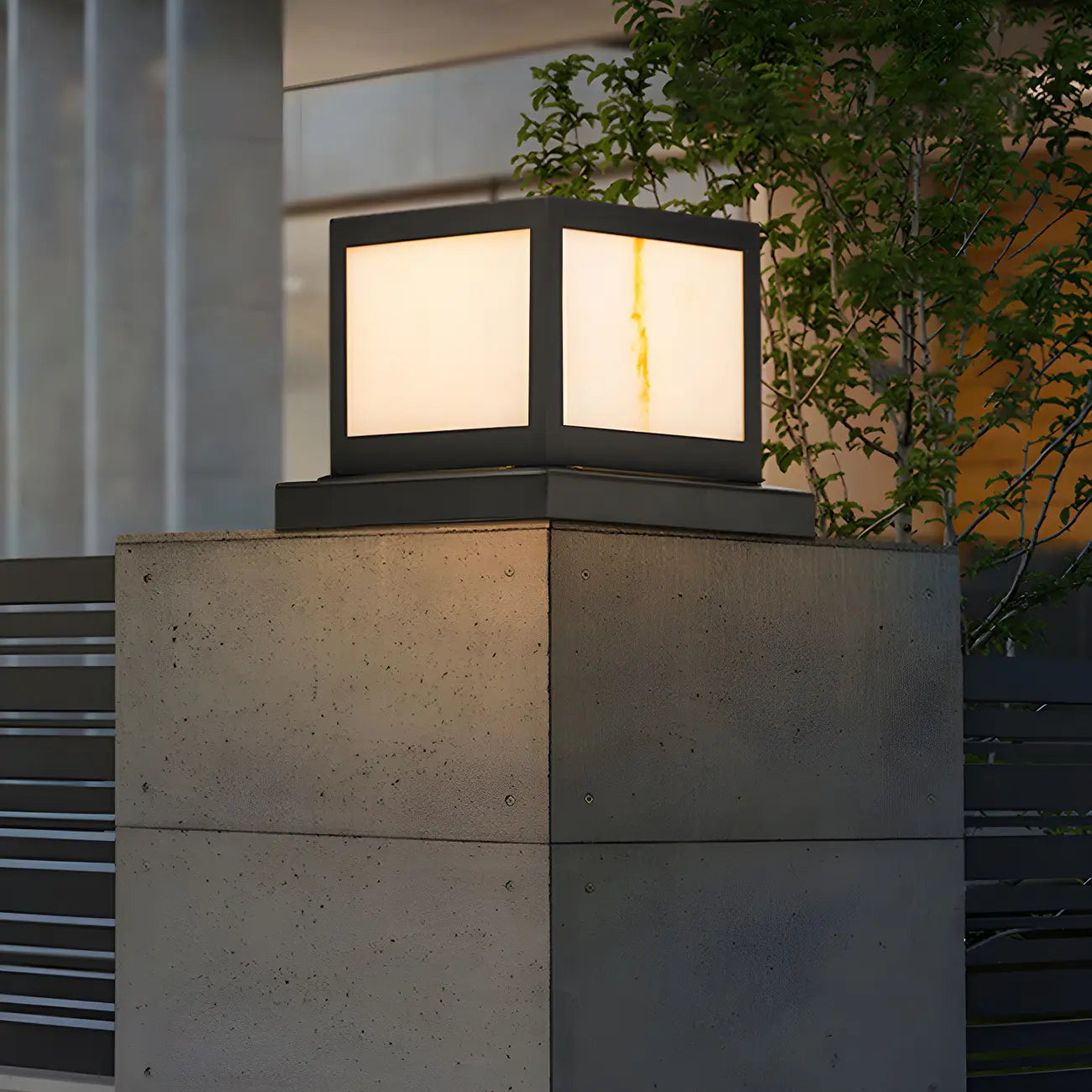 Lampadaires solaires d'extérieur modernes en forme de cube noir