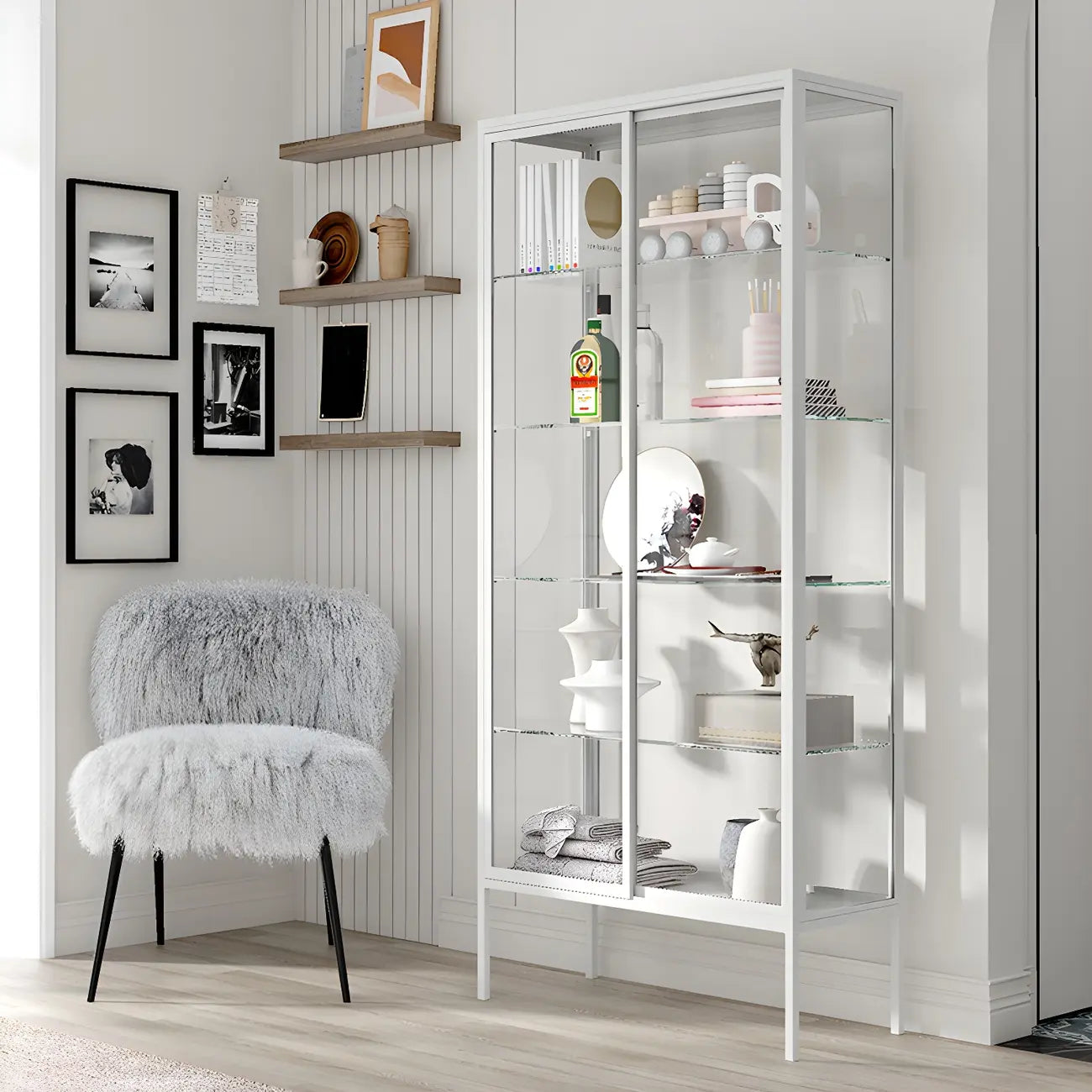 Vitrine à étagères en verre et cadre en métal noir